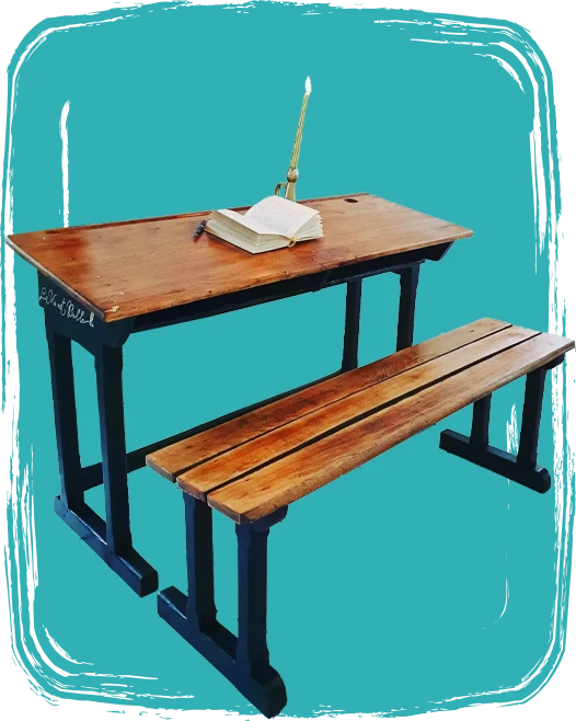 Bureau et banc d’écolier en bois – meuble vintage restauré avec accessoires d’époque